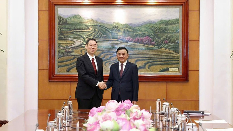 El miembro del Buró Político e integrante permanente del Secretariado del Comité Central del Partido Comunista de Vietnam, Tran Cam Tu, recibió a Tanaka Yu, vicepresidente del Presidium y jefe interino del Secretariado del Partido Comunista de Japón. (Foto: VNA)