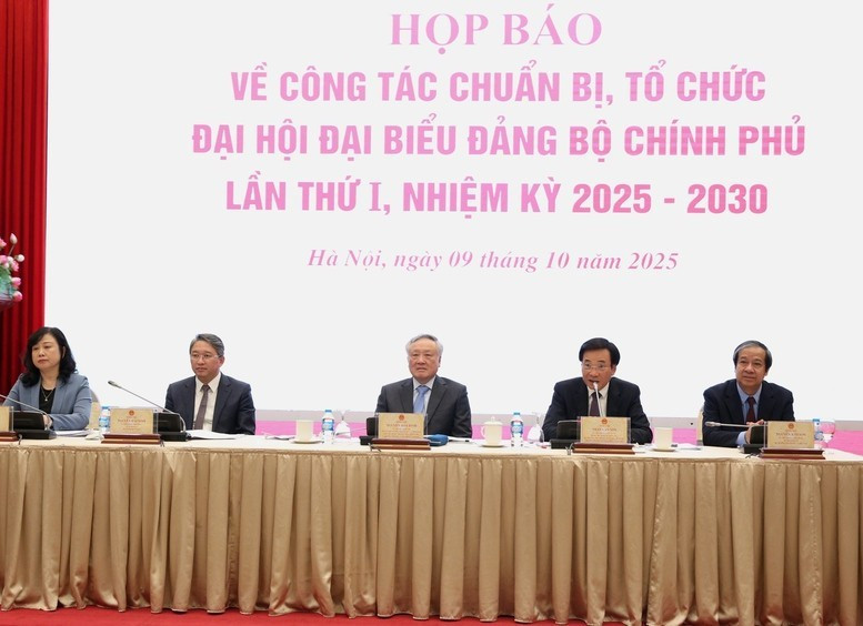 En la rueda de prensa (Foto: baochinhphu.vn)