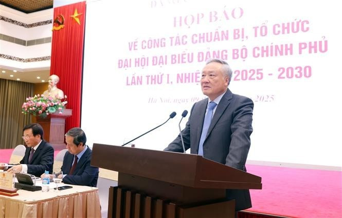 El vicepremier permanente, Nguyen Hoa Binh (Foto: VNA)