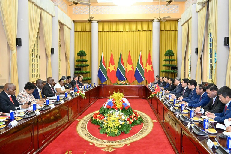 El presidente de Vietnam, Luong Cuong, sostiene conversaciones con su homólogo sudafricano, Matamela Cyril Ramaphosa (Foto: Nhan Dan)