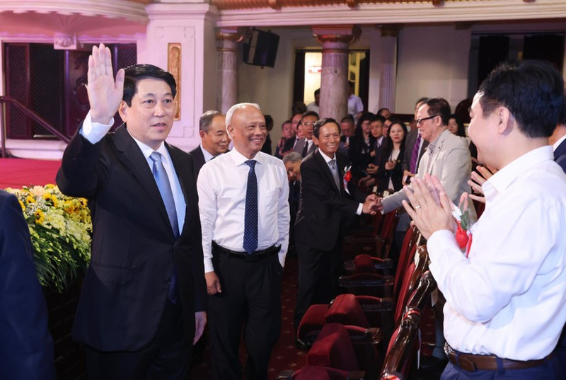El presidente de Vietnam, Luong Cuong, asistió a la ceremonia de conmemoración del 80º aniversario del Día de los Abogados. (Foto: VNA)
