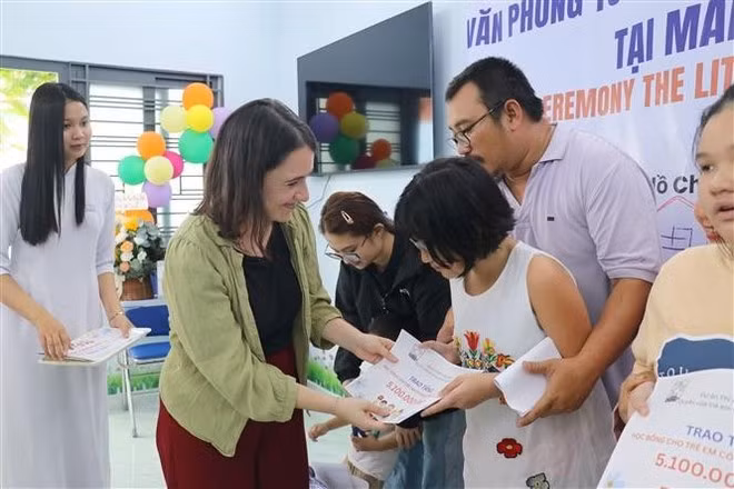 El proyecto se lleva a cabo mediante la renovación del Hogar de Protección Hoa Hong, con el financiamiento de la organización Enfants d’Asie (EA). (Foto: VNA)