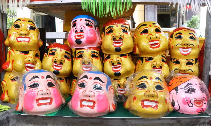 El rostro del Dios de la Tierra fue hecho a mano por Truong Nhu Rem, habitante residente en la calle de Tran Hung Dao, barrio de Phu Xuan, ciudad de Hue.