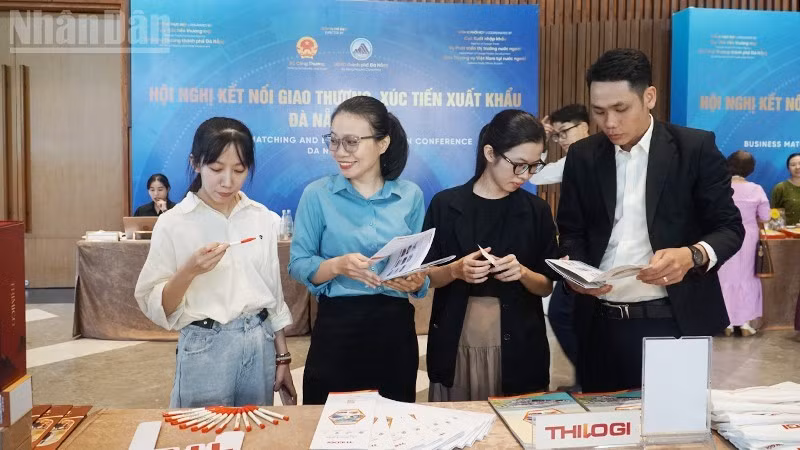 Las entidades y empresas presentan sus productos.