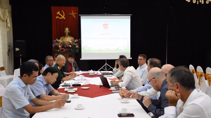 La Asociación de Apoyo a las Familias de los mártires vietnamitas en la reunión con la delegación de la Universidad de Georgia. (Foto: Nhan Dan)
