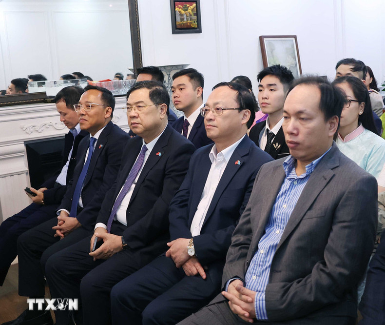 Delegados vietnamitas en el encuentro. (Foto: Thong Nhat/VNA) Delegados vietnamitas en el encuentro. (Foto: Thong Nhat/VNA)