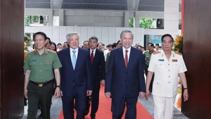 [Foto] Máximo dirigente partidista asiste a la inauguración de la sede del Ministerio de Seguridad Pública