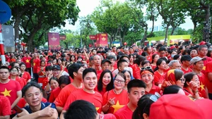 [Foto] Un mar de rojo con estrellas doradas en el programa 'Avanzamos con Vietnam'
