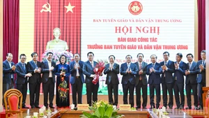 [Foto] Reunión de traspaso de cargo de jefe de la Comisión de Propaganda y Movilización de Masas del Comité Central del PCV