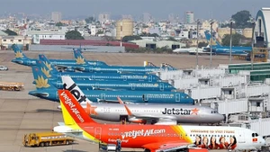 Aerolíneas preparan recargos por combustible en rutas internacionales