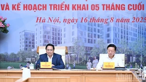 [Foto] Premier vietnamita preside la conferencia nacional sobre desarrollo de vivienda social