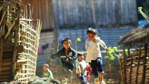 Vietnam trabaja para garantizar el derecho de los niños a una infancia plena. (Foto: VNA)