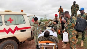 El Hospital de campaña de nivel 2 de Vietnam salva con éxito a un paciente en estado crítico en Sudán del Sur.