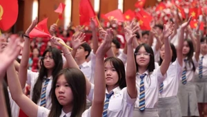 Gobierno vietnamita emite decreto sobre exención de matrícula escolar