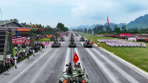 [Foto] Armas y vehículos militares en el tercer ensayo general del desfile por el Día Nacional 