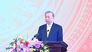 El secretario general del Partido Comunista de Vietnam, To Lam, habla en la cita. (Foto: Nhan Dan)