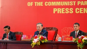 El secretario general del Partido Comunista de Vietnam, To Lam, presidió la conferencia de prensa internacional. (Foto: Nhan Dan)