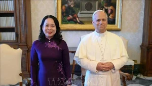 La vicepresidenta de Vietnam, Vo Thi Anh Xuan, y el arzobispo Paul Richard Gallagher, secretario para las Relaciones con los Estados y las Organizaciones Internacionales de la Santa Sede. (Foto: VNA)