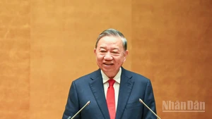 El secretario general del PCV, To Lam, habla en la conferencia. (Foto: Nhan Dan)