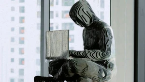 La VBA presenta la escultura de Satoshi, la quinta en el mundo.