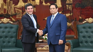 [Foto] Premier vietnamita recibe a representante del FTSE Russell