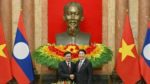 [Foto] Presidente de Vietnam recibe al máximo dirigente de Laos