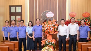 Siguen llegando felicitaciones al diario Nhan Dan por el centenario del Día de la Prensa Revolucionaria de Vietnam