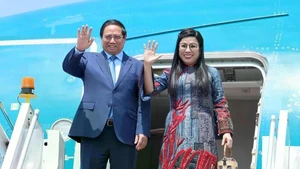 El primer ministro de Vietnam, Pham Minh Chinh, y su esposa (Foto: VNA)