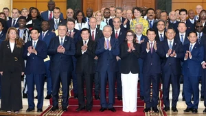[Foto] Líder partidista de Vietnam recibe a jefes de delegación en ceremonia de firma de la Convención de Hanói