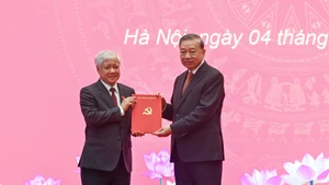 [Foto] Anuncian decisión de nombramiento al vicesecretario permanente del Comité del Partido en la Asamblea Nacional