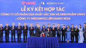 En la ceremonia de firma (Foto: VGP)