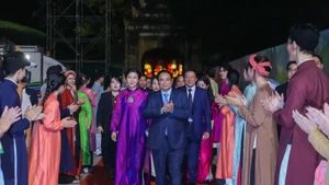 El primer ministro Pham Minh Chinh asiste a la cita. (Foto: VGP)