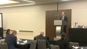 El embajador de Vietnam en Estados Unidos, Nguyen Quoc Dung, habla en el evento (Foto: VNA)