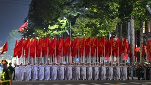 Ensayo general del desfile por el Día Nacional: La capital vietnamita que no duerme en los días de agosto