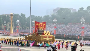 Acto conmemorativo al 80º Día Nacional: Majestuoso desfile militar en la Plaza de Ba Dinh