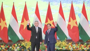 El primer ministro de Vietnam, Pham Minh Chinh, y el presidente de la Asamblea Nacional de Hungría, Laszlo Kover. (Foto: Nhan Dan)