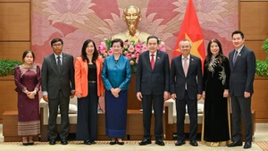 [Foto] Titular legislativo de Vietnam recibe a embajadores salientes de Camboya, Filipinas y Estados Unidos