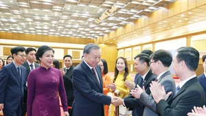 [Foto] Líder partidista vietnamita visita ciudad surcoreana de Busan