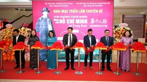 En la ceremonia inaugural de la exposición (Foto: Nhan Dan)