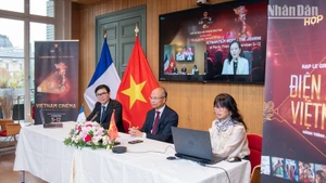En la conferencia de prensa para presentar la Semana de Cine Vietnamita en París (Foto: Nhan Dan)