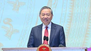 El secretario general del Partido Comunista de Vietnam, To Lam, habla en la cita. (Foto: Nhan Dan)