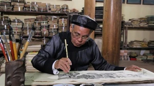El artesano experto Nguyen Dang Che. (Foto: VNA)
