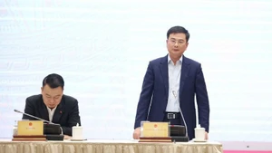 El vicegobernador del Banco Estatal de Vietnam, Pham Thanh Ha, habla en la cita. (Foto: VGP)