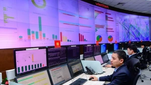 Operaciones en el Grupo de Industria Militar y Telecomunicaciones de Vietnam (Viettel). (Foto: VNA)