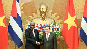 El presidente de la Asamblea Nacional de Vietnam, Tran Thanh Man, y el titular de la Asamblea Nacional del Poder Popular y del Consejo de Estado de Cuba, Esteban Lazo Hernández. (Foto: Nhan Dan)