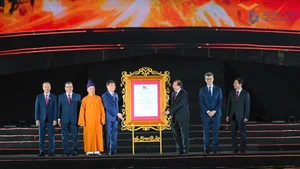 En la ceremonia (Foto: baoquangninh.vn)