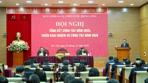 El miembro del Buró Político y miembro permanente del Secretariado del Comité Central del PCV, Tran Cam Tu, interviene en la cita (Foto: VNA)