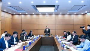 El presidente de la Asamblea Nacional (Parlamento) de Vietnam, Tran Thanh Man, habla en la cita. (Foto: daibieunhandan.vn)