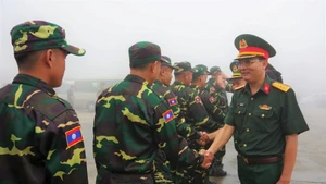Reciben a los 120 oficiales y soldados del Ejército Popular de Laos. (Foto: qdnd.vn)