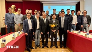 Miembros de la Red de Expertos Vietnamitas en Energía Nuclear en el Extranjero. (Foto: VNA)